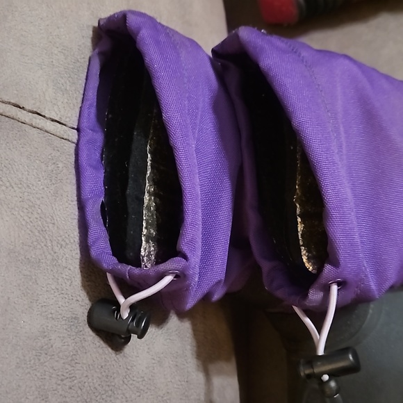 Kamik Girls Winter snow boot size 11 insulated, removable liners. - Picture 4 of 4